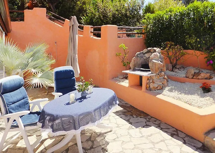 In Pula Near Sandy Beaches Санта-Маргерита-ди-Пула